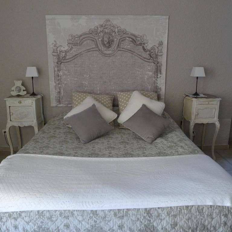 Domaine De La Manse Hotel Villeneuve-de-Berg Szoba fotó