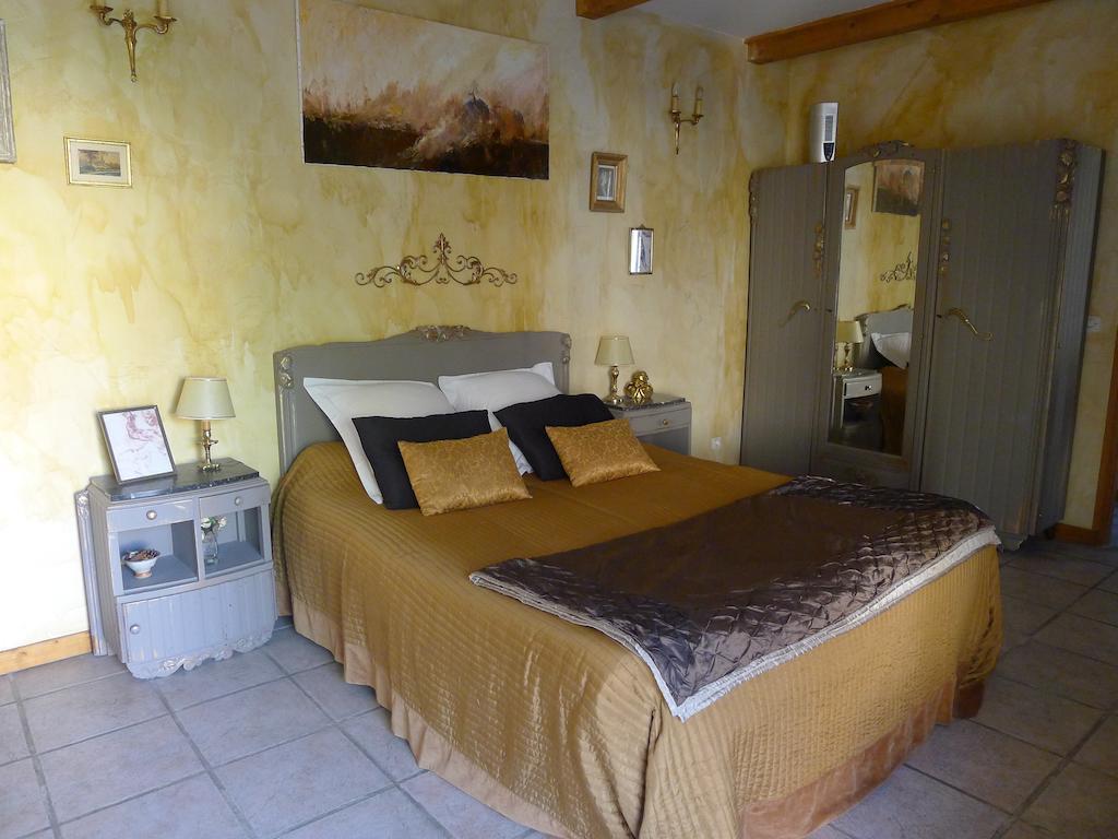 Domaine De La Manse Hotel Villeneuve-de-Berg Szoba fotó